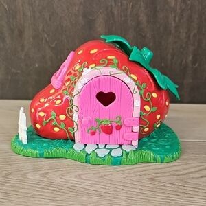 Vintage 2000s Fairykins Strawberry House